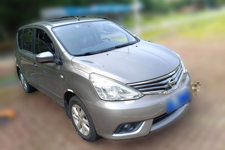 Used Nissan Livina 2013 1.6XL Manual Luxury Edition Front Right 45 Deg