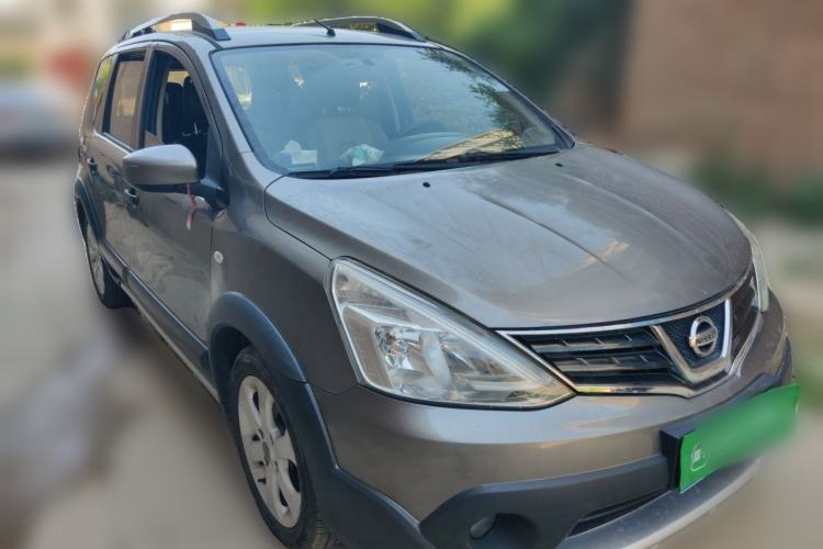 Used Nissan Livina 2013 JINRUI 1.6XV CVT Luxury Edition Front Right 45 Deg