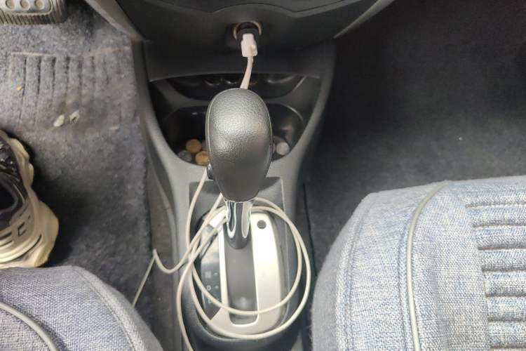 Used Nissan Livina 2013 1.6XE CVT Comfort Edition Gear Lever