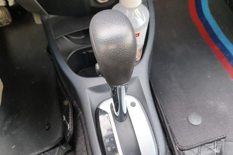 Used Nissan Livina 2013 1.6XL CVT Luxury Edition Gear Lever