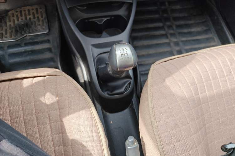 Used Nissan Livina 2013 Jingrui 1.6XL Manual Comfort Edition Gear Lever
