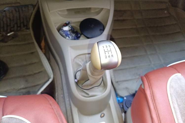 Used Nissan Livina 2013 1.6XE Manual Comfort Edition Gear Lever