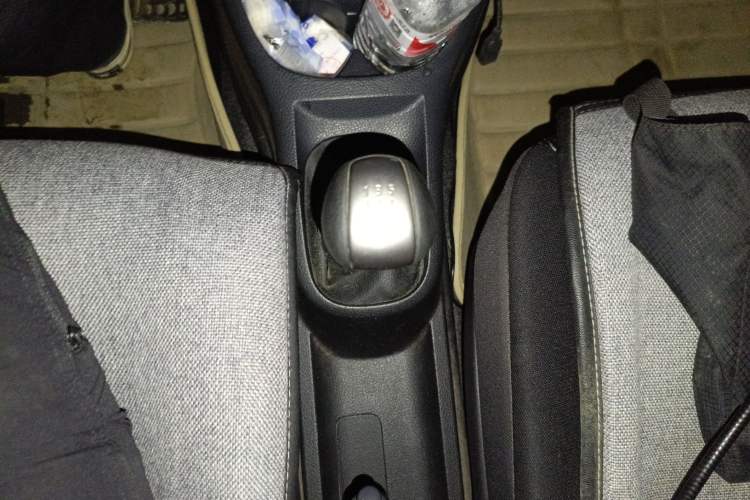 Used Nissan Livina 2013 Jingrui 1.6XL Manual Comfort Edition Gear Lever