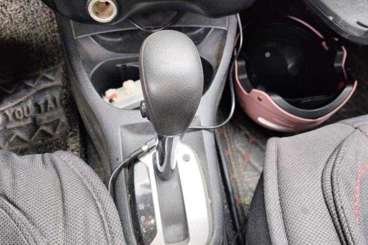 Used Nissan Livina 2013 1.6XE CVT Comfort Edition Gear Lever