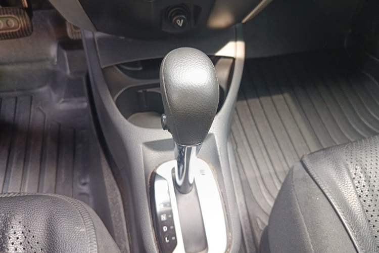 Used Nissan Livina 2013 1.6XE CVT Comfort Edition Gear Lever