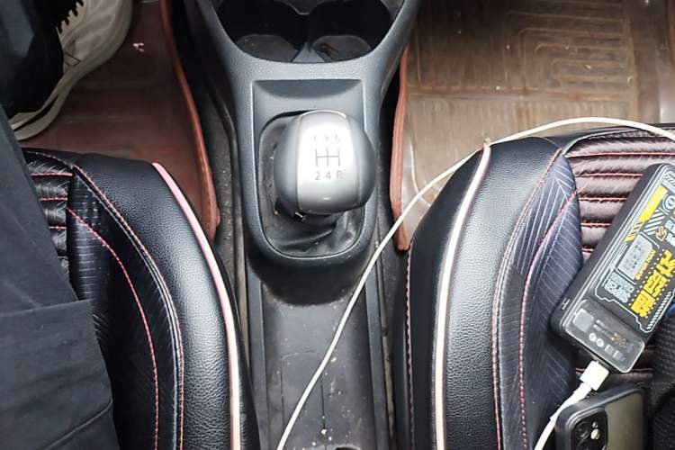 Used Nissan Livina 2013 1.6XE Manual Comfort Edition Gear Lever