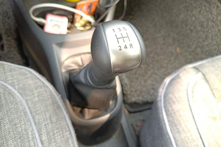 Used Nissan Livina 2013 1.6XL Manual Luxury Edition Gear Lever