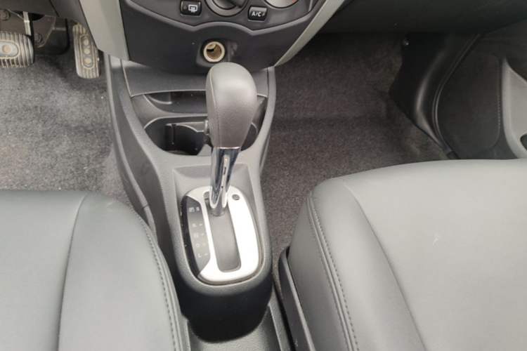 Used Nissan Livina 2013 1.6XE CVT Comfort Edition Gear Lever