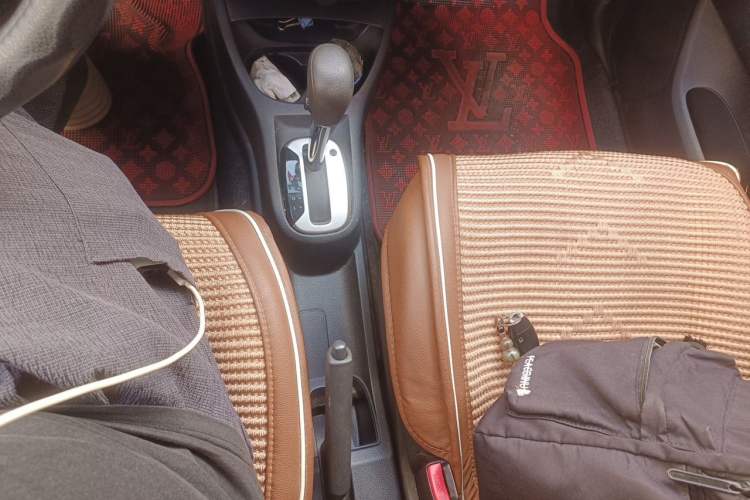 Used Nissan Livina 2013 JINRUI 1.6XV CVT Luxury Edition Gear Lever