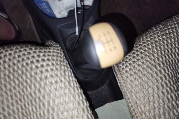 Used Nissan Livina 2013 1.6XE Manual Comfort Edition Gear Lever