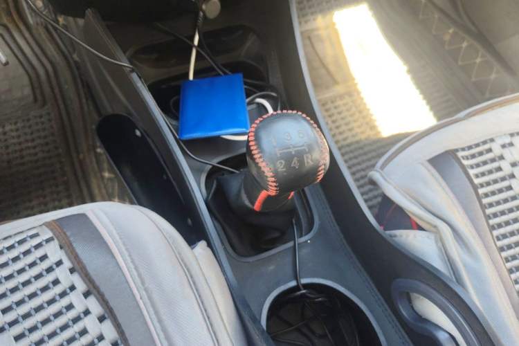 Used Nissan Livina 2013 1.6XE Manual Comfort Edition Gear Lever