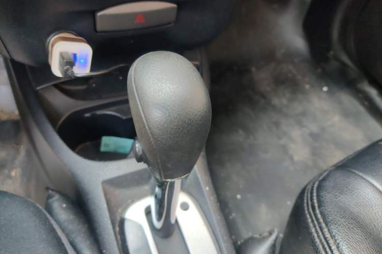 Used Nissan Livina 2013 JINRUI 1.6XV CVT Luxury Edition Gear Lever