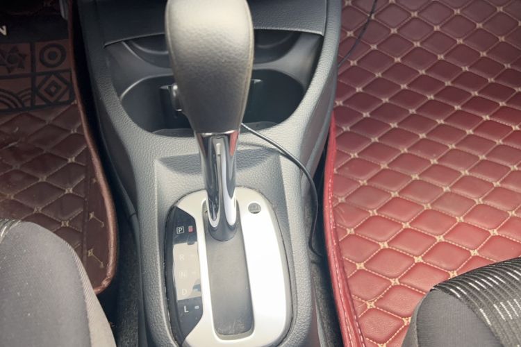 Used Nissan Livina 2013 JINRUI 1.6XV CVT Luxury Edition Gear Lever