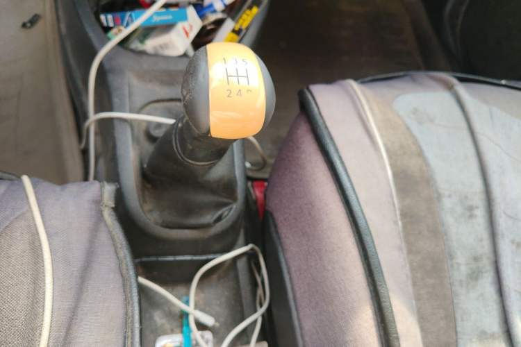 Used Nissan Livina 2013 1.6XE Manual Comfort Edition Gear Lever