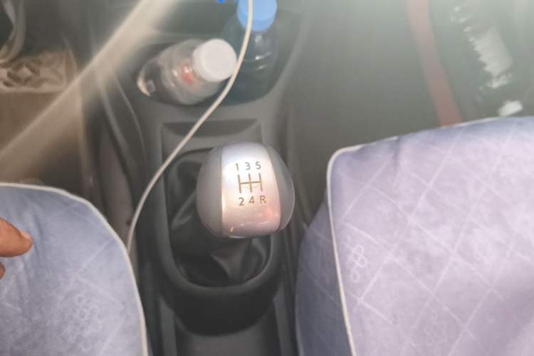 Used Nissan Livina 2013 1.6XE Manual Comfort Edition Gear Lever
