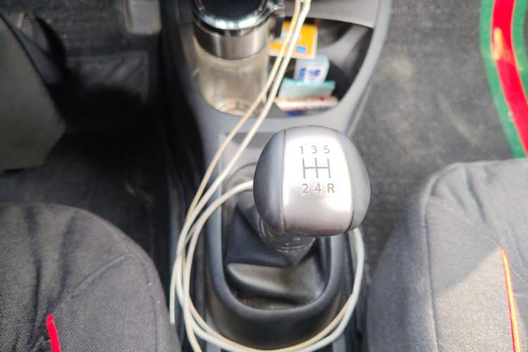 Used Nissan Livina 2013 Jingrui 1.6XL Manual Comfort Edition Gear Lever