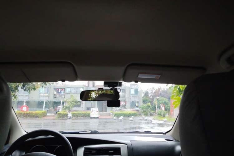 Used Nissan Livina 2013 1.6XE Manual Comfort Edition Headliner