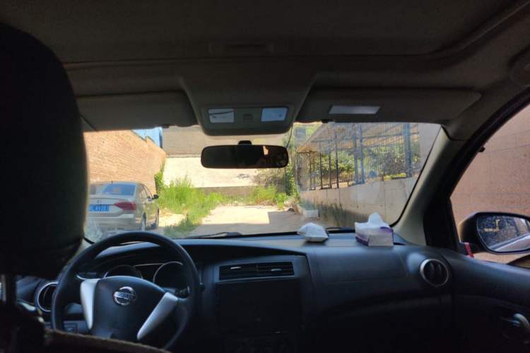 Used Nissan Livina 2013 JINRUI 1.6XV CVT Luxury Edition Headliner