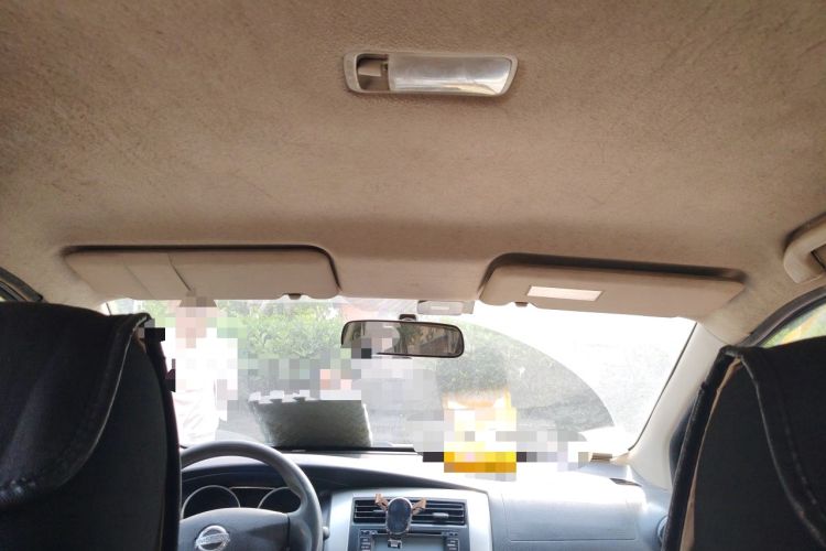 Used Nissan Livina 2013 1.6XE Manual Comfort Edition Headliner