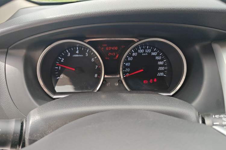 Used Nissan Livina 2013 Jingrui 1.6XL Manual Comfort Edition Instrument Cluster