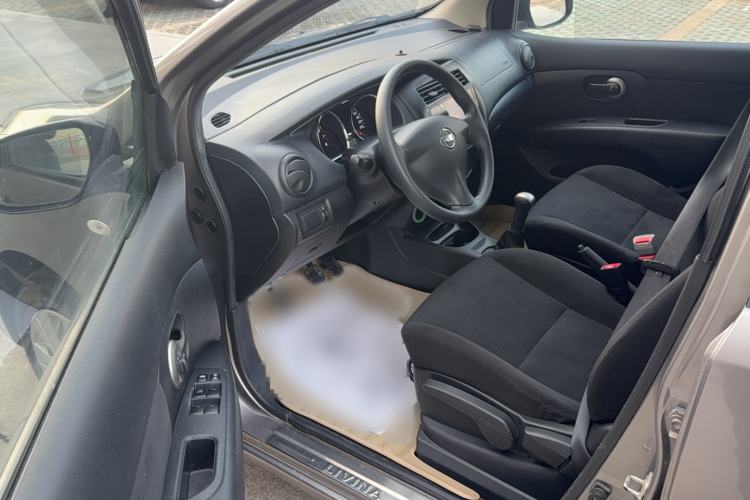 Used Nissan Livina 2013 1.6XE Manual Comfort Edition Interior 1