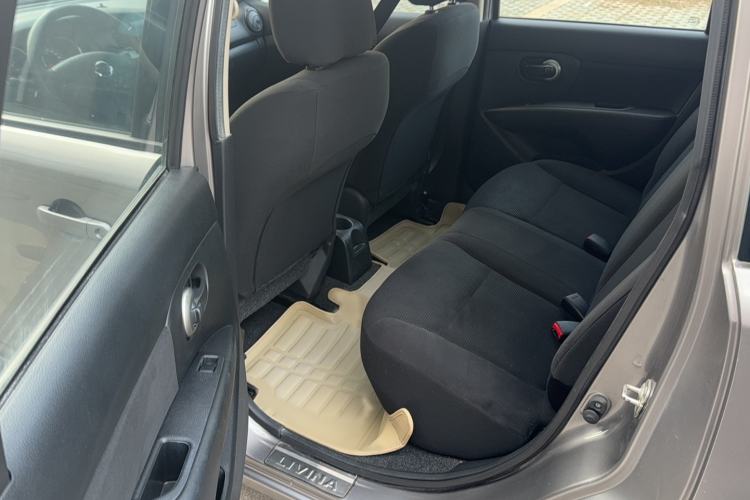 Used Nissan Livina 2013 1.6XE Manual Comfort Edition Interior 2