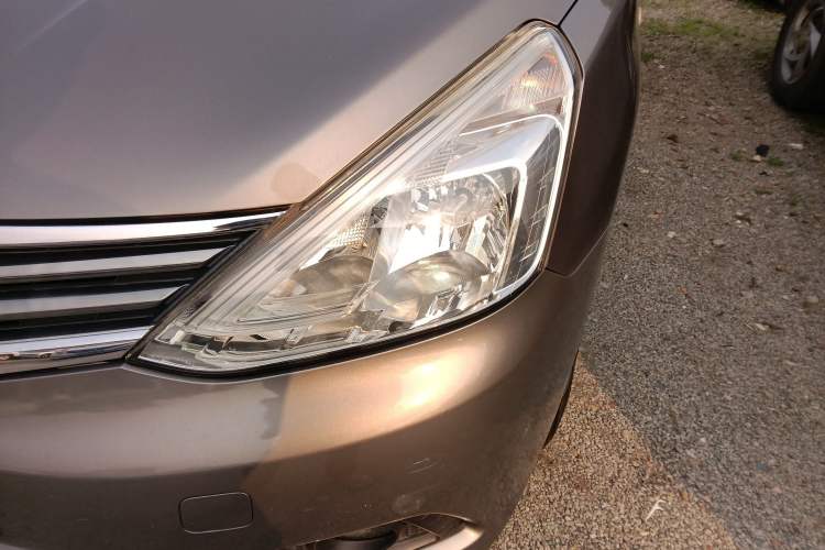 Used Nissan Livina 2013 1.6XE Manual Comfort Edition Left Front Headlight