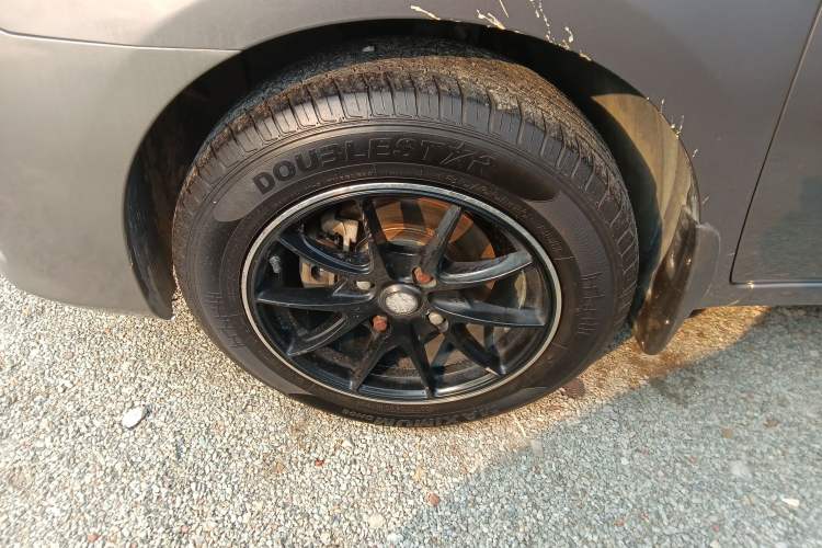 Used Nissan Livina 2013 1.6XE Manual Comfort Edition Left Front Wheel Hub
