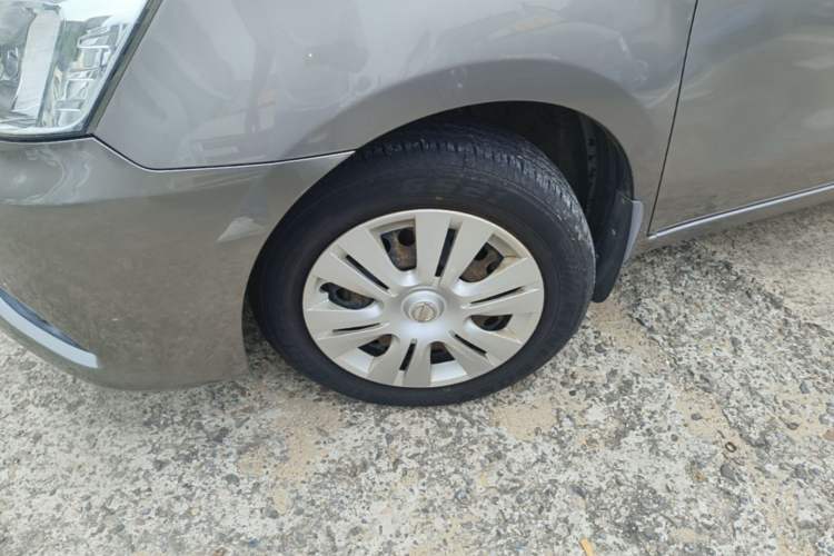 Used Nissan Livina 2013 1.6XE CVT Comfort Edition Left Front Wheel Hub