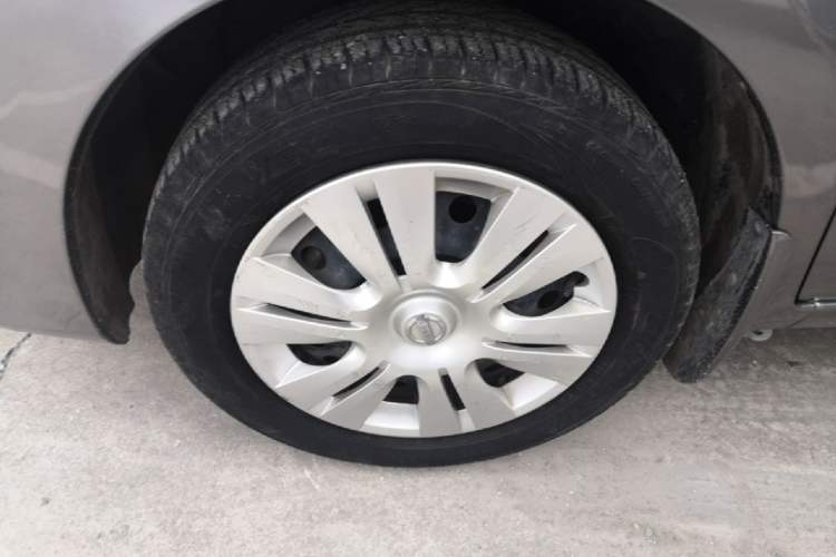 Used Nissan Livina 2013 1.6XE CVT Comfort Edition Left Front Wheel Hub