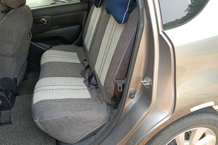 Used Nissan Livina 2013 1.6XL Manual Luxury Edition Left Rear Seat