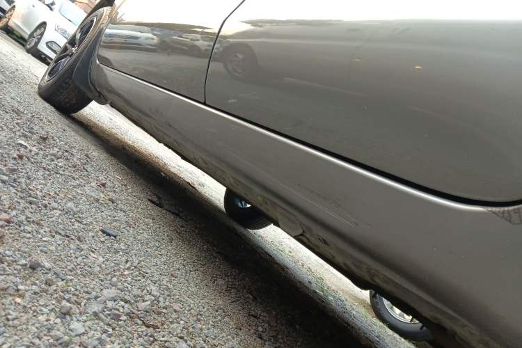 Used Nissan Livina 2013 1.6XE Manual Comfort Edition Left Side Sill