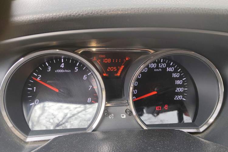 Used Nissan Livina 2013 1.6XE Manual Comfort Edition Odometer Close Up