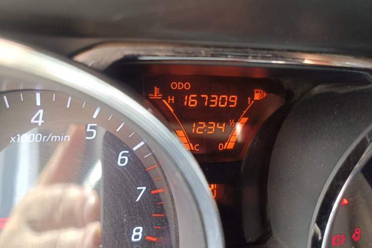 Used Nissan Livina 2013 JINRUI 1.6XV CVT Luxury Edition Odometer Close Up