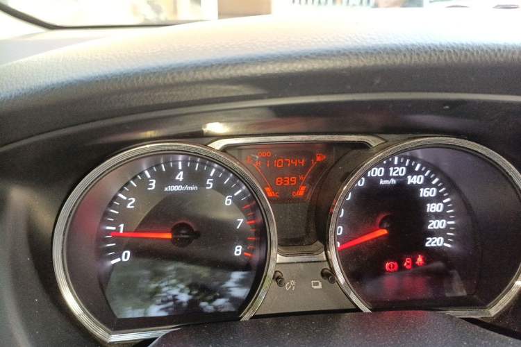Used Nissan Livina 2013 1.6XE Manual Comfort Edition Odometer Close Up