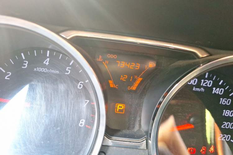 Used Nissan Livina 2013 1.6XE CVT Comfort Edition Odometer Close Up