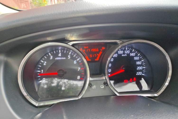 Used Nissan Livina 2013 Jingrui 1.6XL Manual Comfort Edition Odometer Close Up