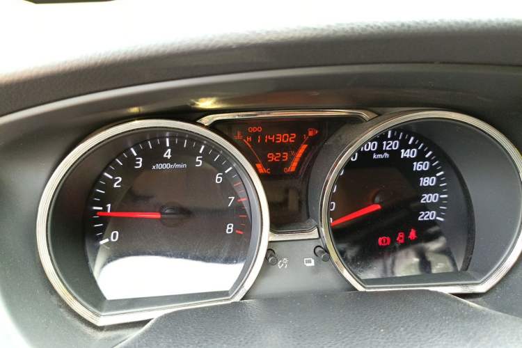 Used Nissan Livina 2013 1.6XL Manual Luxury Edition Odometer Close Up