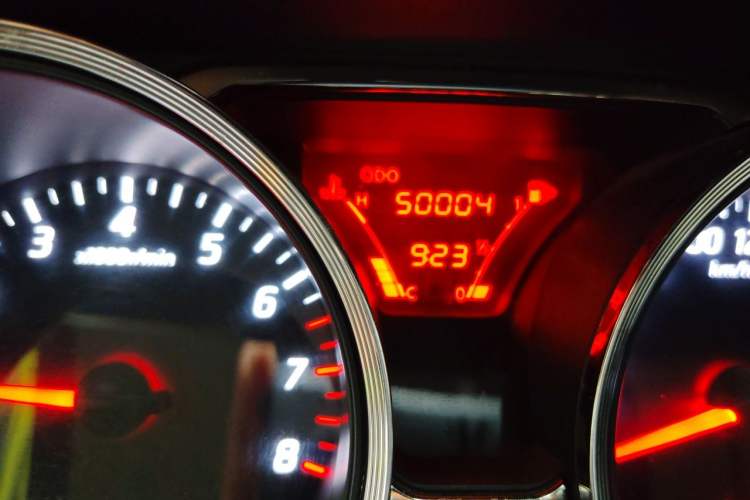 Used Nissan Livina 2013 1.6XE Manual Comfort Edition Odometer Close Up