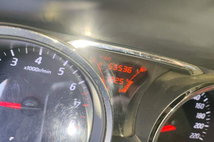 Used Nissan Livina 2013 Jingrui 1.6XL Manual Comfort Edition Odometer Close Up