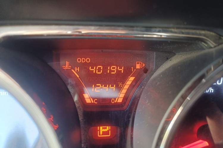Used Nissan Livina 2013 JINRUI 1.6XV CVT Luxury Edition Odometer Close Up