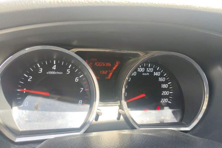 Used Nissan Livina 2013 1.6XE Manual Comfort Edition Odometer Close Up