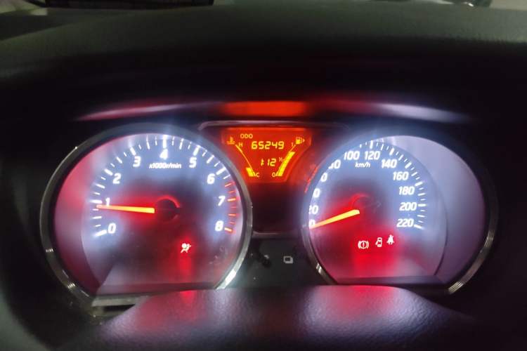 Used Nissan Livina 2013 1.6XE Manual Comfort Edition Odometer Close Up