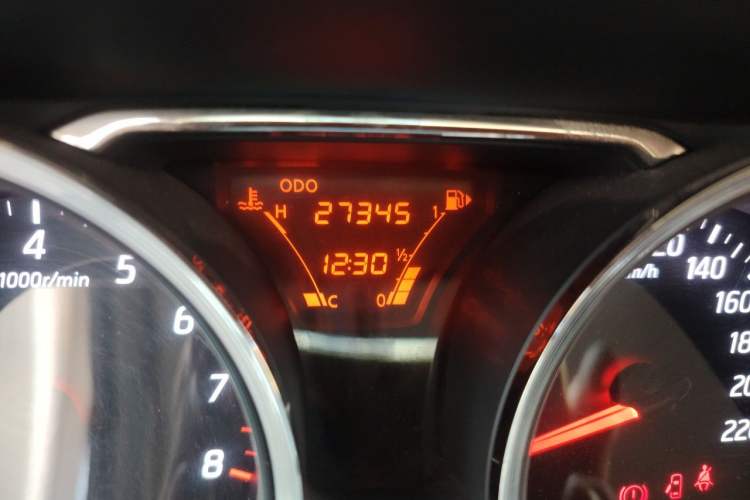 Used Nissan Livina 2013 1.6XE Manual Comfort Edition Odometer Close Up