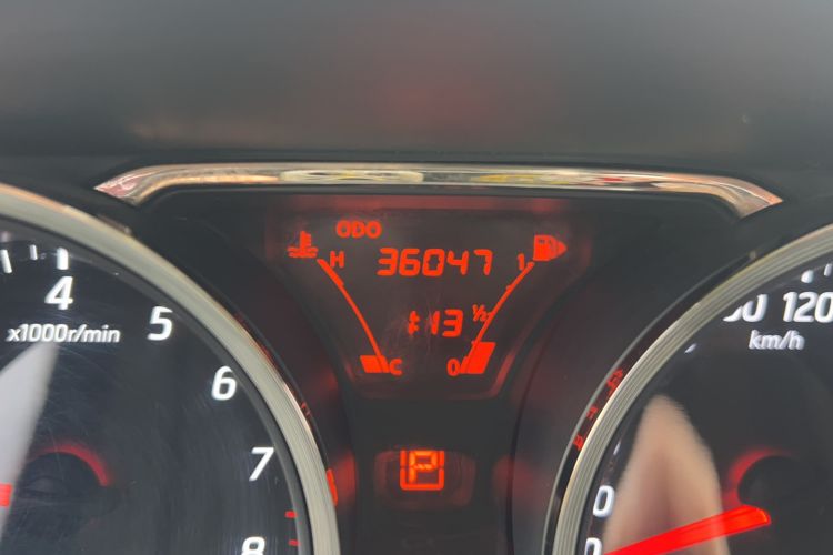 Used Nissan Livina 2013 JINRUI 1.6XV CVT Luxury Edition Odometer Close Up