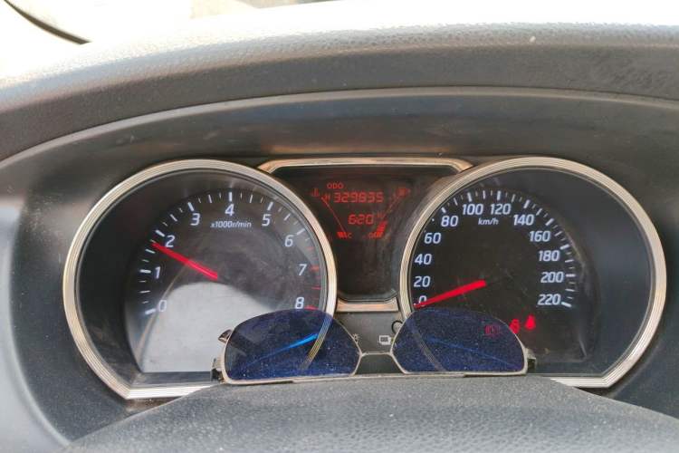 Used Nissan Livina 2013 1.6XE Manual Comfort Edition Odometer Close Up