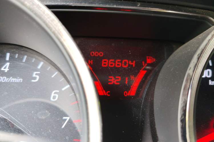 Used Nissan Livina 2013 Jingrui 1.6XL Manual Comfort Edition Odometer Close Up