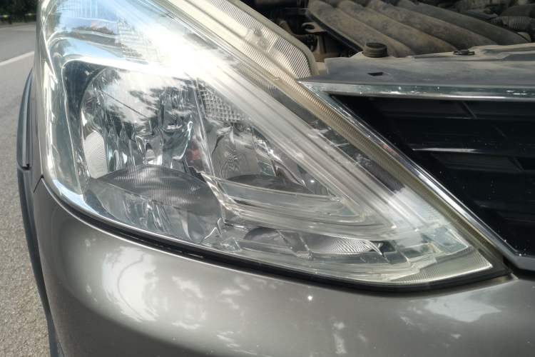 Used Nissan Livina 2013 Jingrui 1.6XL Manual Comfort Edition Right Front Headlight