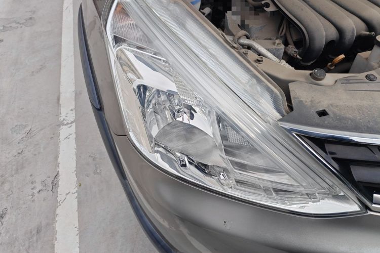 Used Nissan Livina 2013 Jingrui 1.6XL Manual Comfort Edition Right Front Headlight