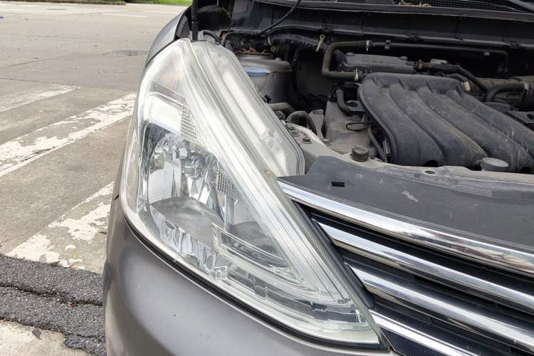 Used Nissan Livina 2013 1.6XE CVT Comfort Edition Right Front Headlight